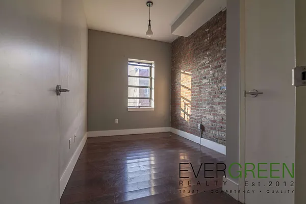 Rented by Evergreen Apartments BK | media 36