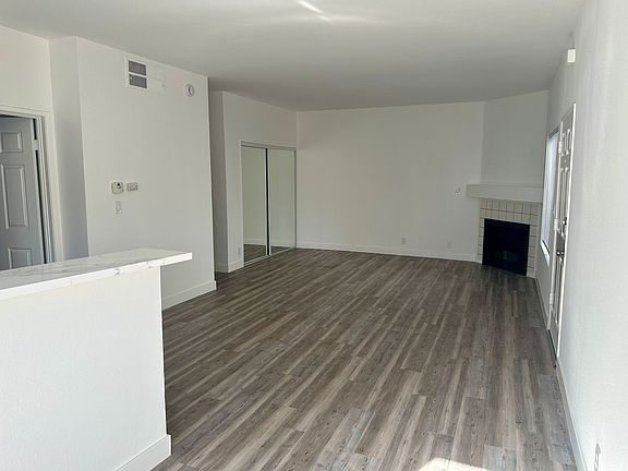 4th image of 15759 Vanowen St Unit 1