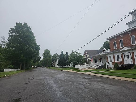 4th image of 315 W Burr Oak St