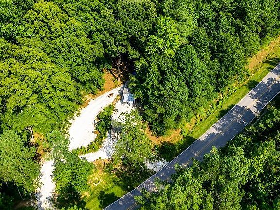 5th image of 1034 Piney Creek Rd