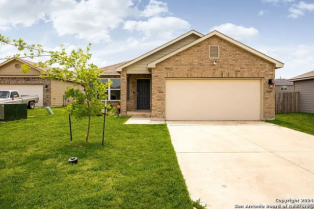 3 bed, 2.0 bath, 1620 sqft, $1,695 — Photo 2