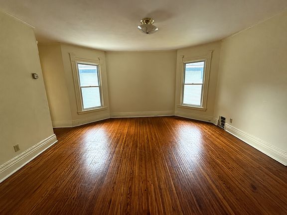 5th image of 271 Kenwood Ave #2