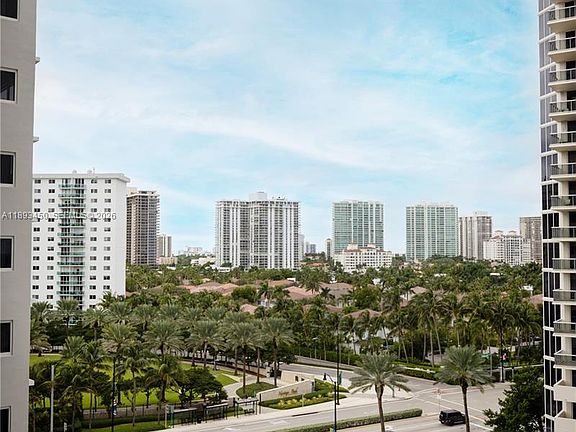 4th image of 19201 Collins Ave #720