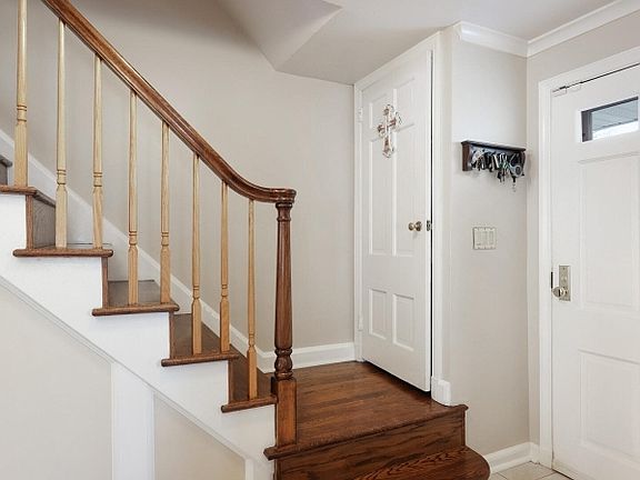 5th image of 382 Huntington Rd