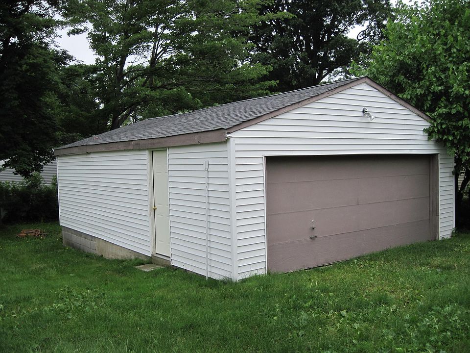 2nd image of 7599 Manor Dr