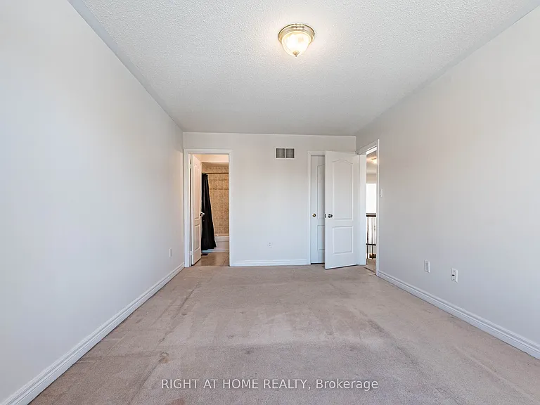 5441 Valhalla Cres — Photo 37
