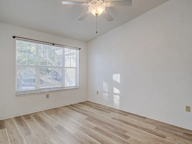15205 Harbour Vista Cir — Photo 23