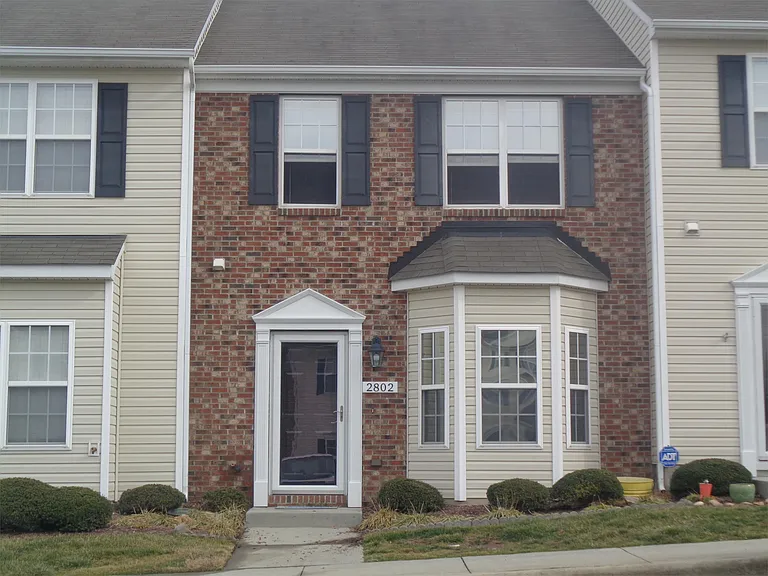 2802 Gross Ave — Photo 1
