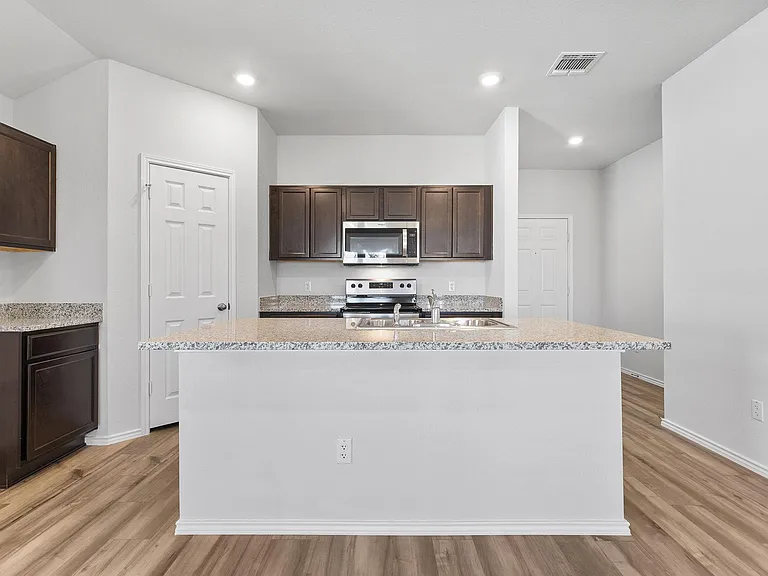 504 Wyatt Way — Photo 4