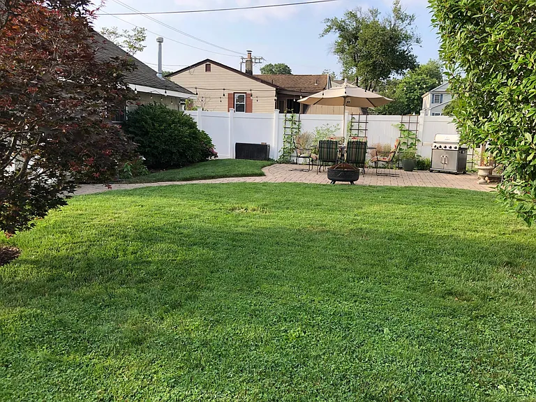 138 Cedar Ave — Photo 10