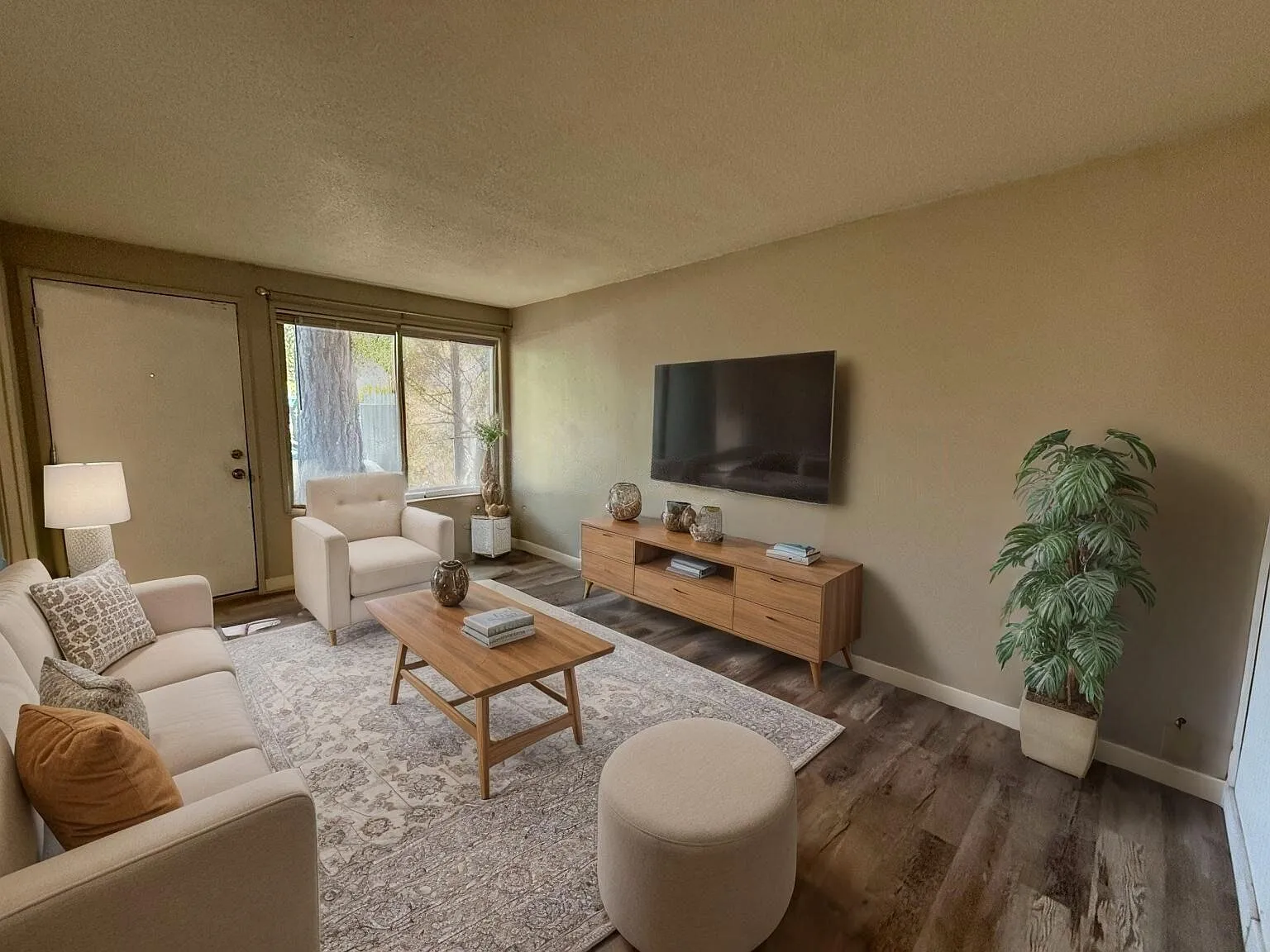 851 W 5th Ave — Photo 1