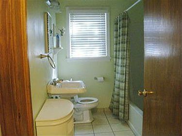 4th image of 4710 Grover Dr