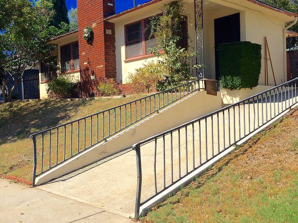 1st image of 217 E Fernfield Dr
