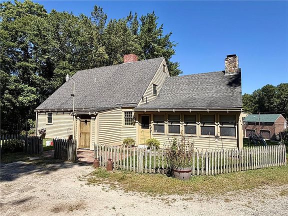 4th image of 51 Elizabeth Ave