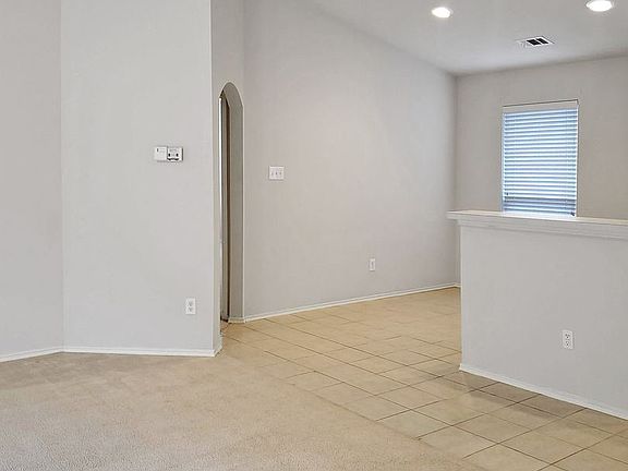5th image of 6521 Regina Dr