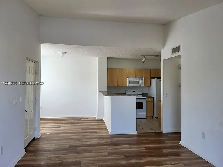 8070 N Nob Hill Rd #208 — Photo 3
