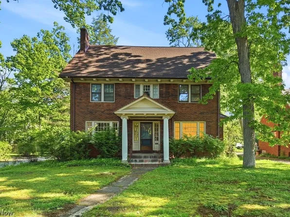 2745 Derbyshire Rd, Cleveland Heights, OH 44106