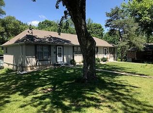 6624 Garnett Ct, Shawnee, KS 66203