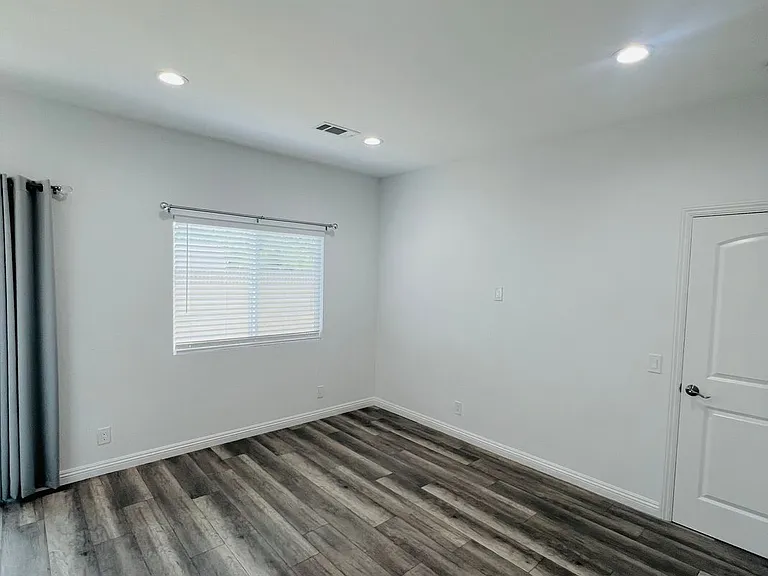 1830 W Bernardy Pl #B — Photo 18
