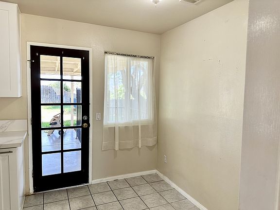 4th image of 1850 Jeffrey Ave