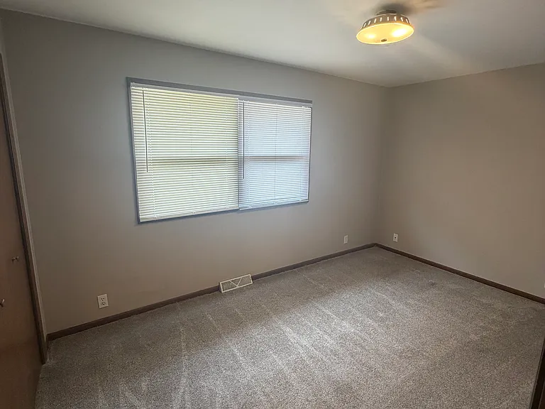 1201 Johnston Dr — Photo 14