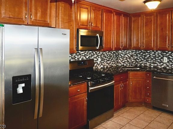 3rd image of 19 SEMINOLE AVENUE