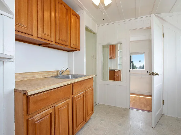 2704 Virginia St 1/2-4 — Photo 9