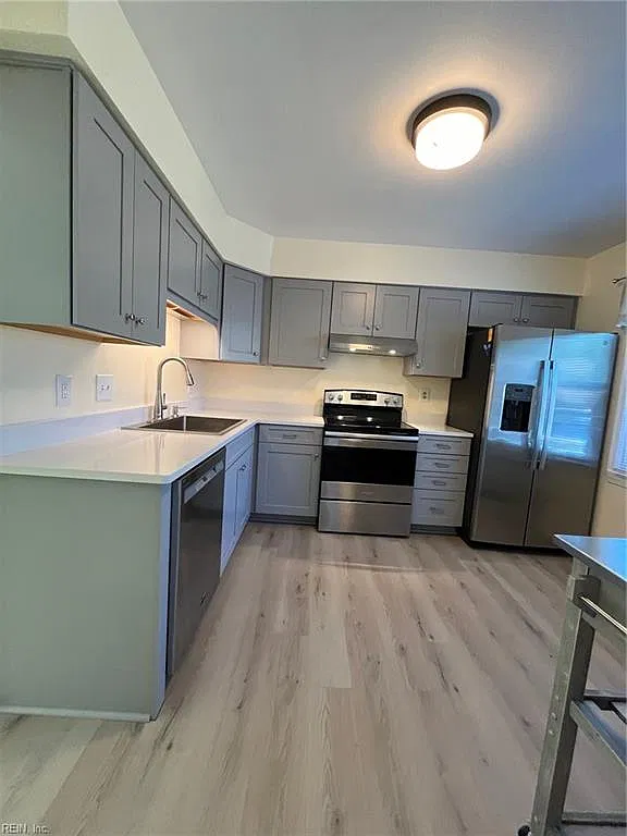 3 bed, 1.5 bath, 1400 sqft, $1,950 — Photo 2