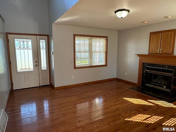 2nd image of 805 Knoll Pointe Pl