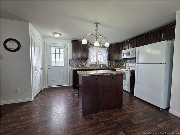 3rd image of 27 Kate St
