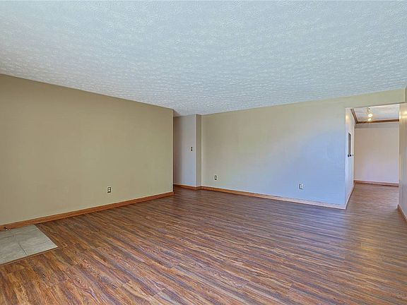 5th image of 211 Katy Ln