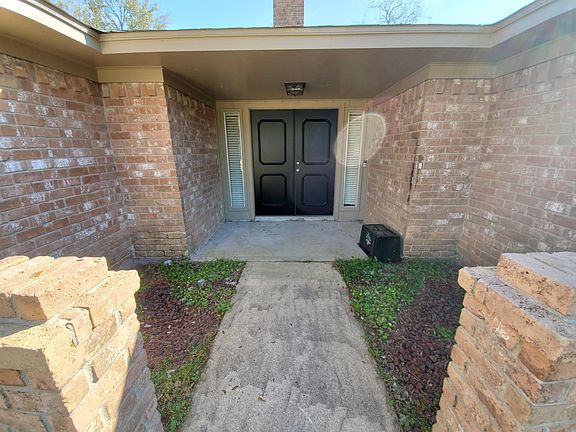 2nd image of 15822 Cavendish Dr