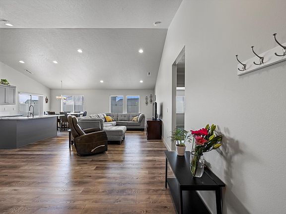 3rd image of 7906 Cassiar Dr