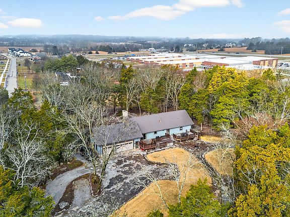 5th image of 719 Hancock Ln