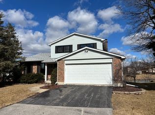 7001 Foster Pl, Downers Grove, IL 60516