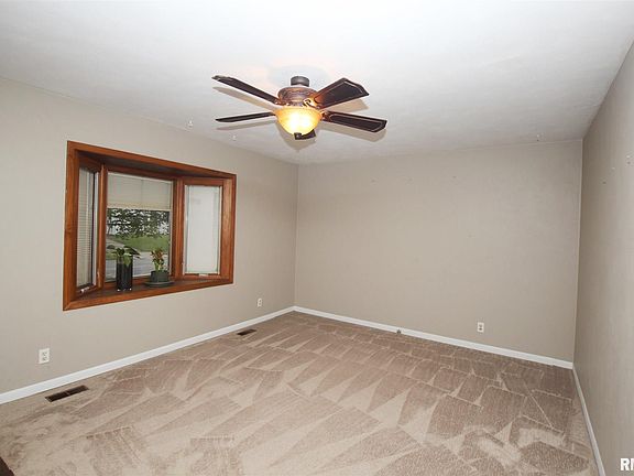 4th image of 310 Grant Rd