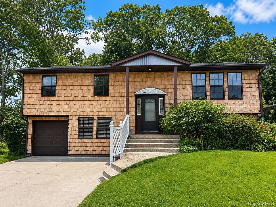 676 Bohemia Pkwy