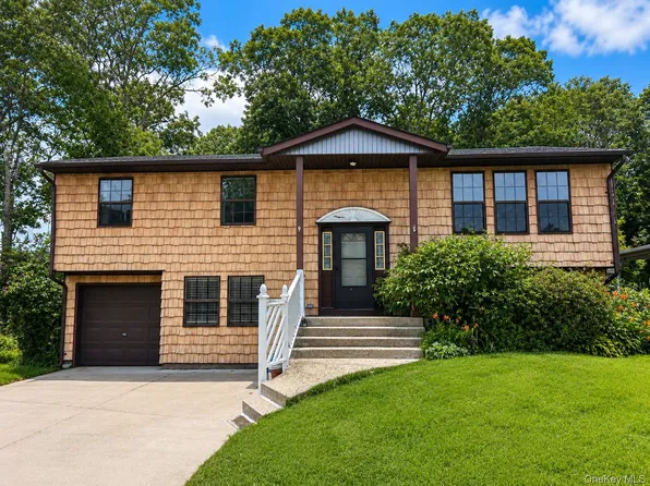 676 Bohemia Pkwy, Sayville, NY 11782