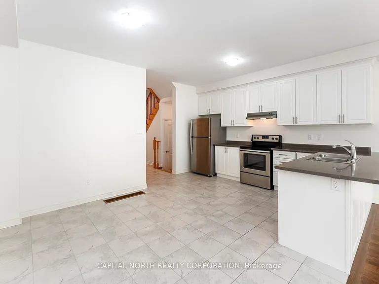 84 Fortis Cres — Photo 8