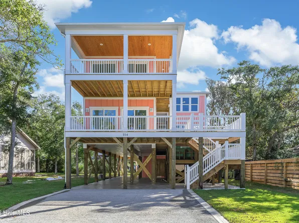 114 SE 75th Street, Oak Island, NC 28465