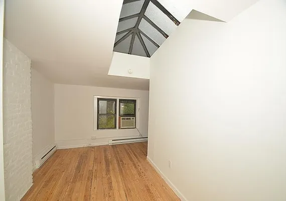 Rented by Buchbinder & Warren | media 29