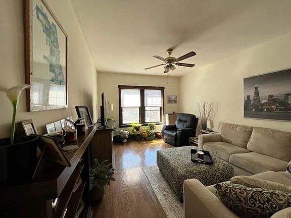 3rd image of 1524 W Berteau Ave #1