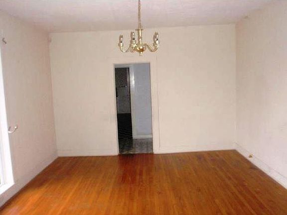 4th image of 1820 Highland Ave