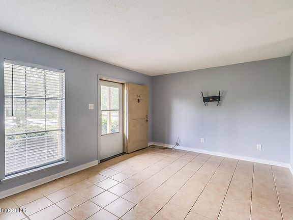 4th image of 413 Kahler St APT 14