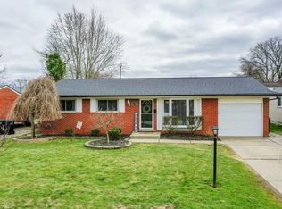 11702 Lancer Dr, Sterling Heights, MI 48313