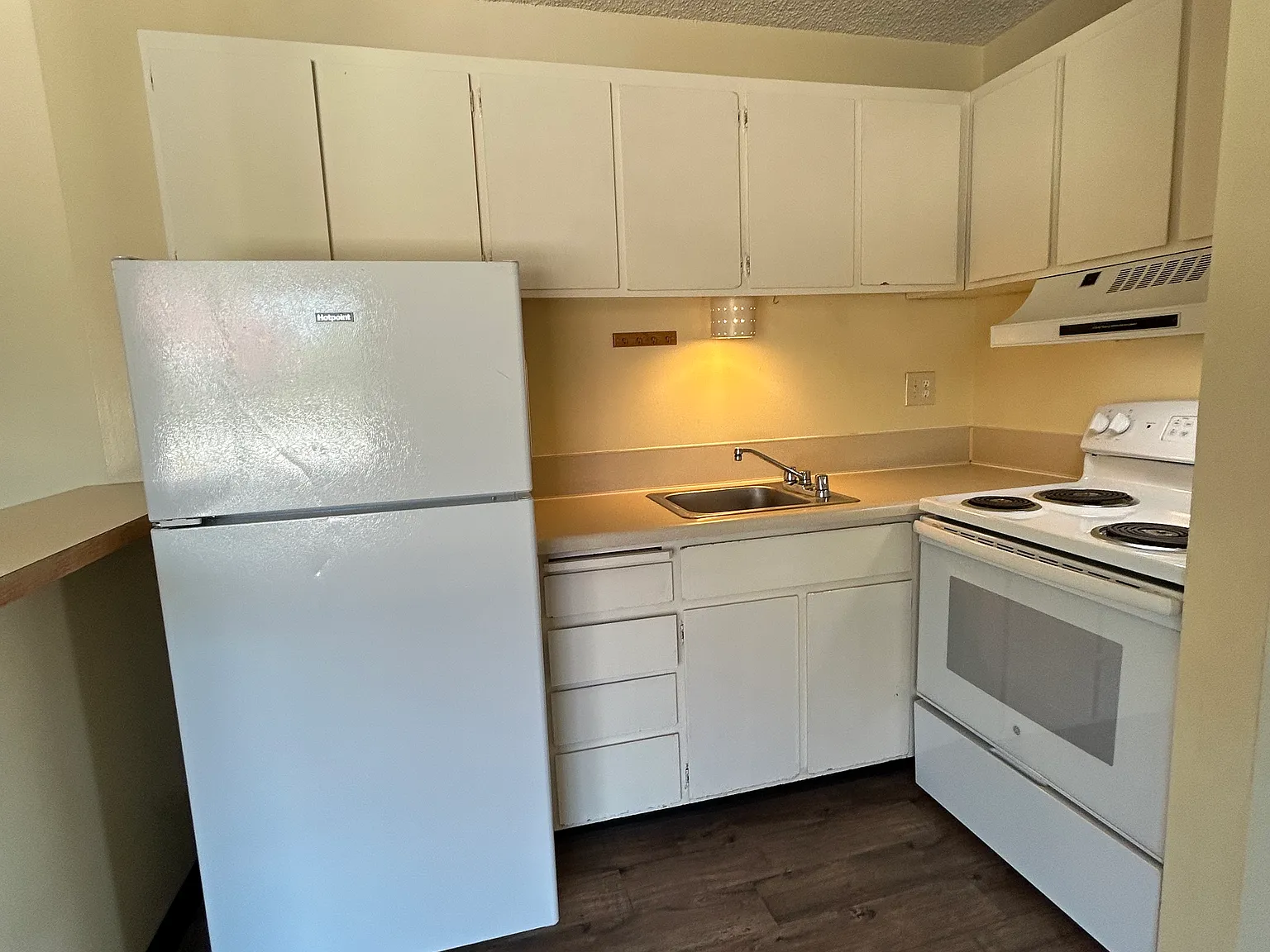 2 bed, 740 sqft, $1,950 — Photo 2