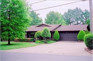 2nd image of 11 Sherwood Ln