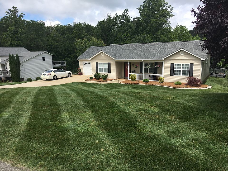 1st image of 301 N Meadow Dr