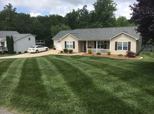 301 N Meadow Dr, Morganton, NC 28655