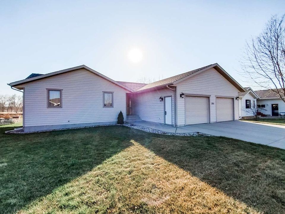 1st image of 3211 Mulligan Dr